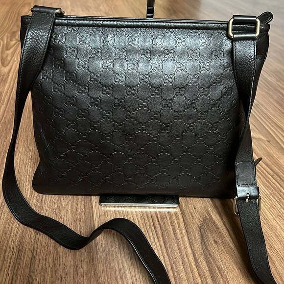 A 240 - ๐ฏ% authentic Gucci crossbody bag - Picture 4 of 16
